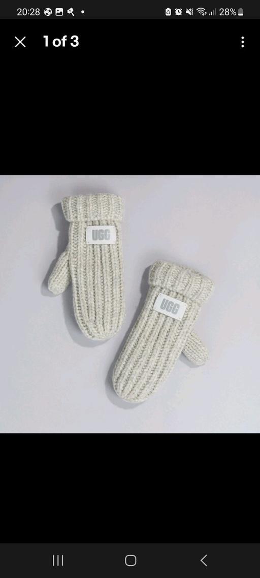 — ugg kids mitts new