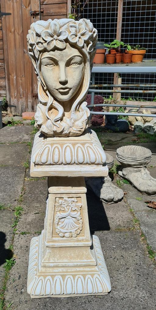 Buy & Sell Moseley Birmingham - Photos for Lady Planter on Plinth