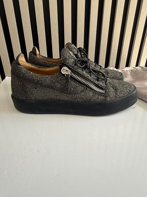  — Giuseppe Zanotti Frankie