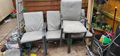 Buy & Sell Moxley Walsall - Photos for 4 metal patio chairs with cushions