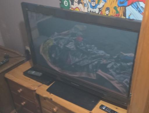  — tv and dvd player