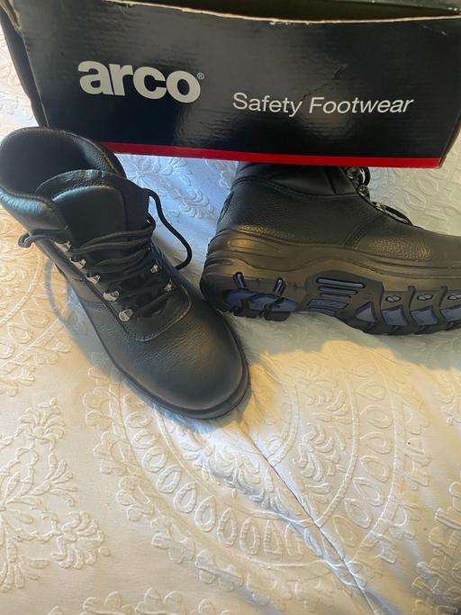  — Safety boots
