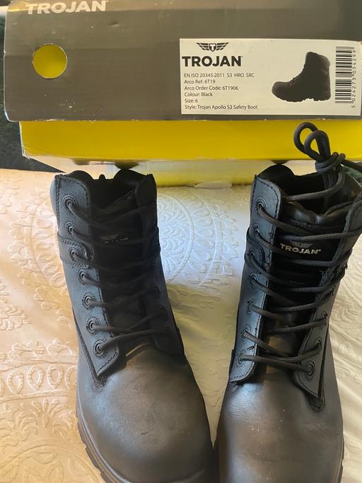  — Safety boots