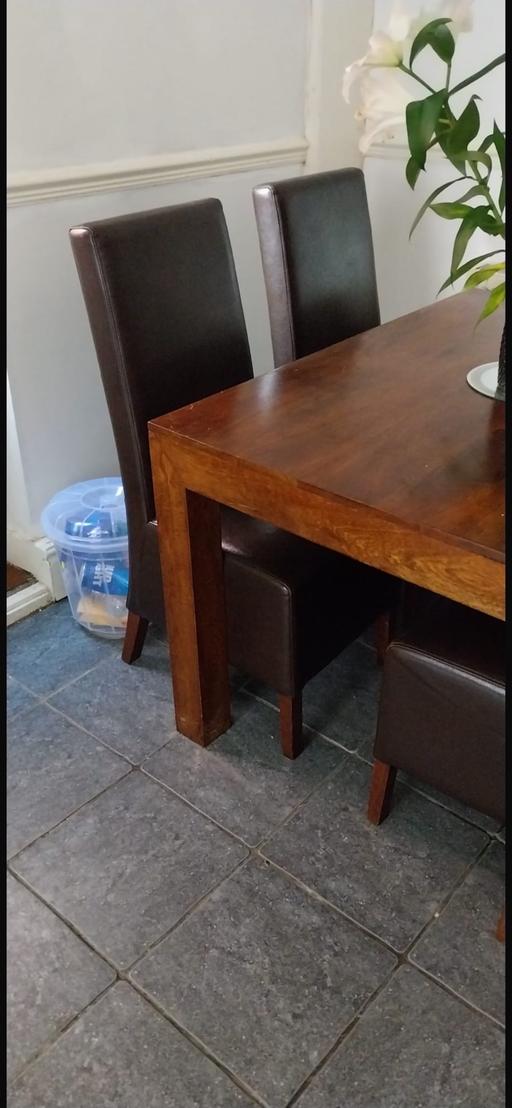 Buy & Sell Page Moss Knowsley - Photos for Table and chairs