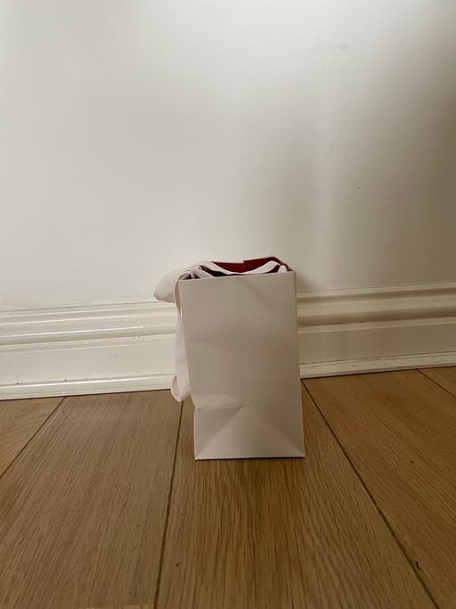  — Loral Valentino gift bags