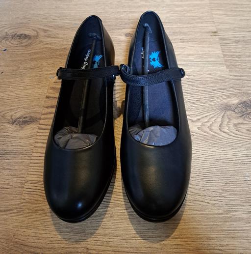  — girls flat black shoes size 7.5