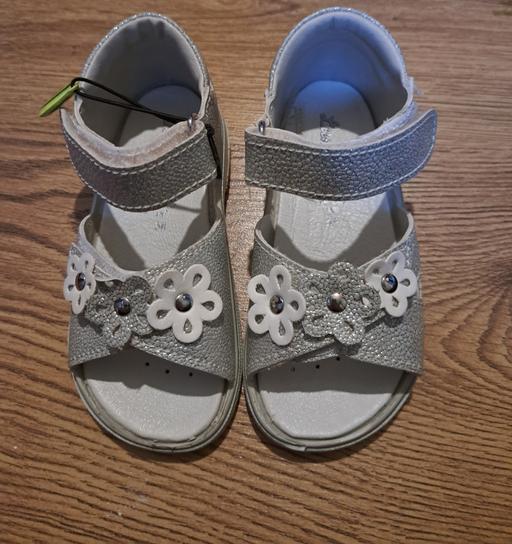  — girls silver sandals size 8