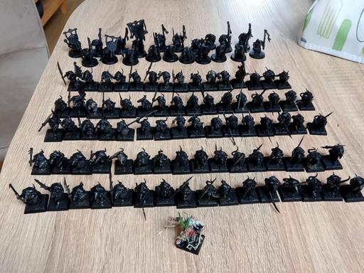  — WARHAMMER age of signar models in case  RE