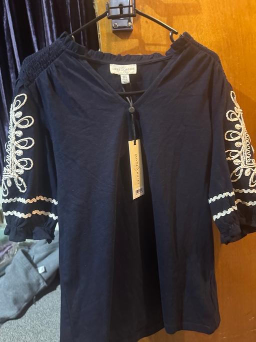  — Women’s top