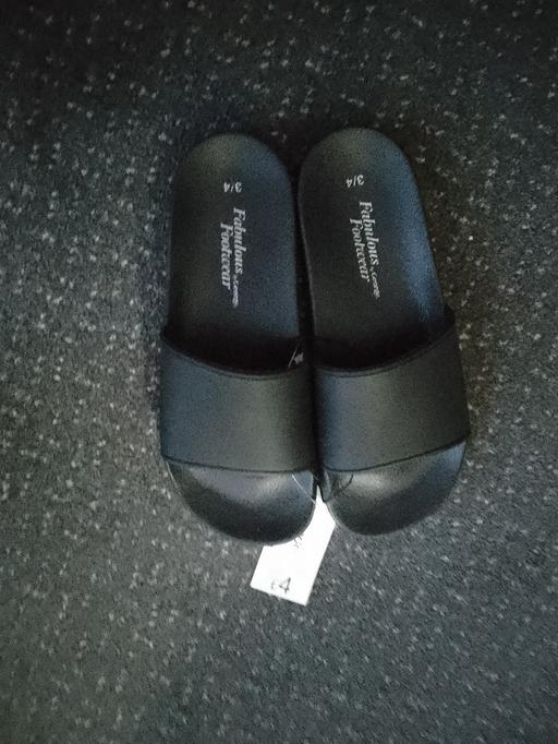  — women sliders size 3/4 George