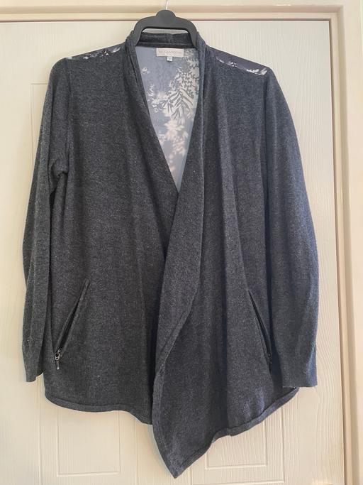  — A Jacket Size 14 has zip up pockets