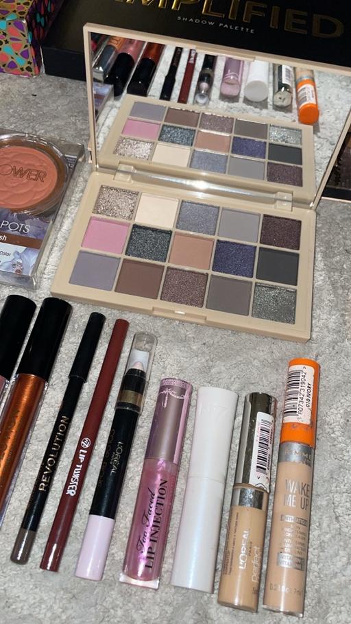  — Makeup bundle