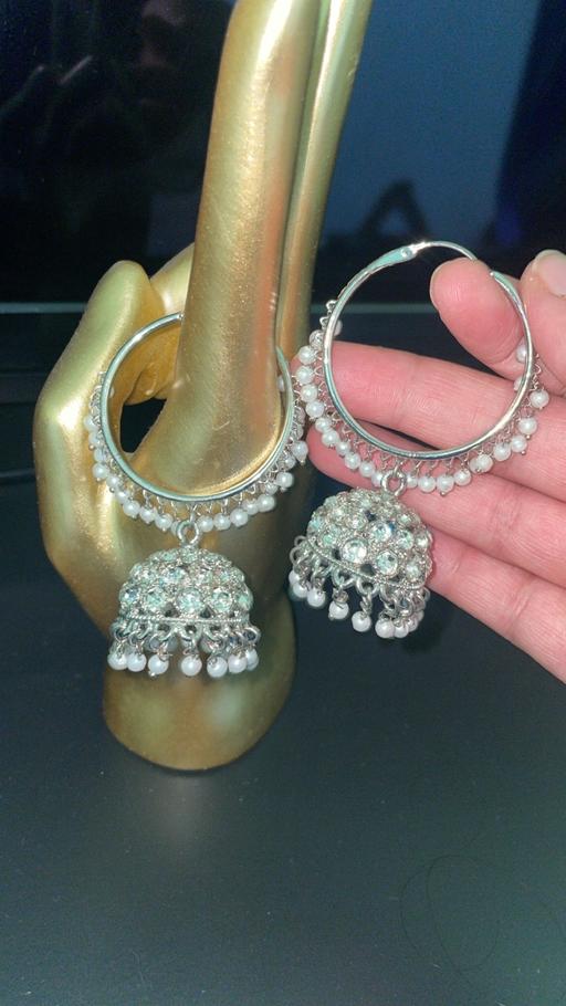  — Earrings / jumka