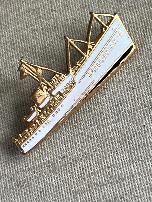  — Vintage brooch