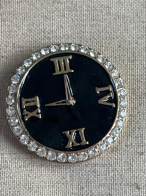  — Beautiful vintage brooch
