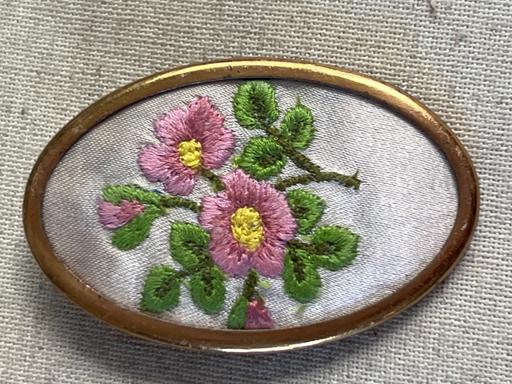  — Beautiful vintage brooch