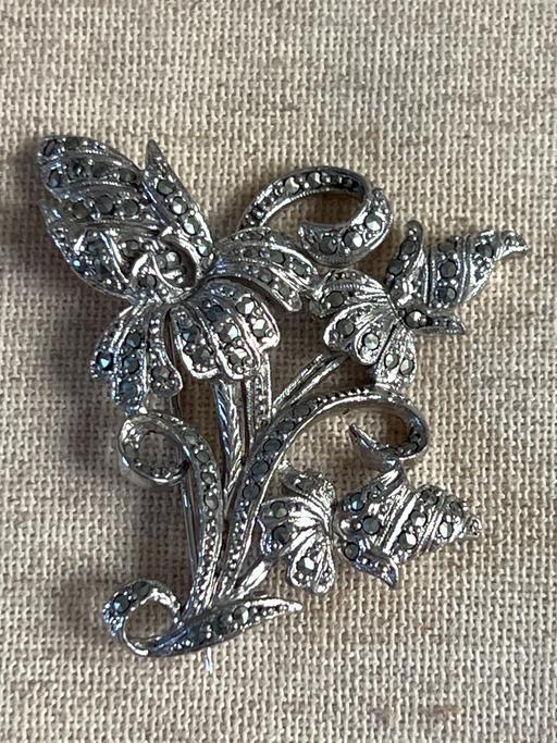  — Beautiful vintage brooch