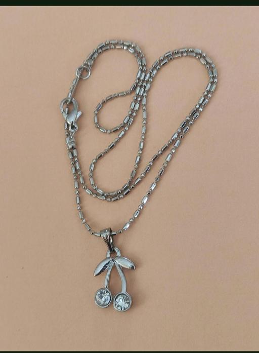  — New beautiful necklace chain