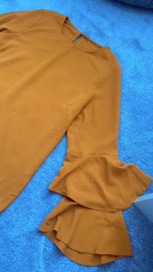  — Ladies top