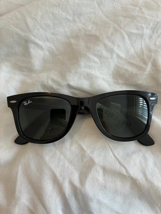  — Ray Ban Wayfarer