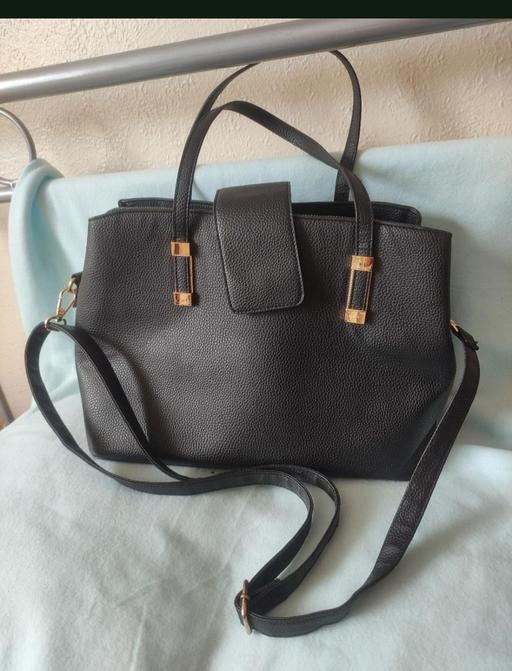  — Ladies bag