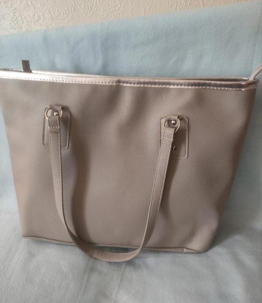  — Baylis & Harding England bag