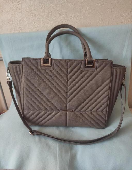  — Ladies bag