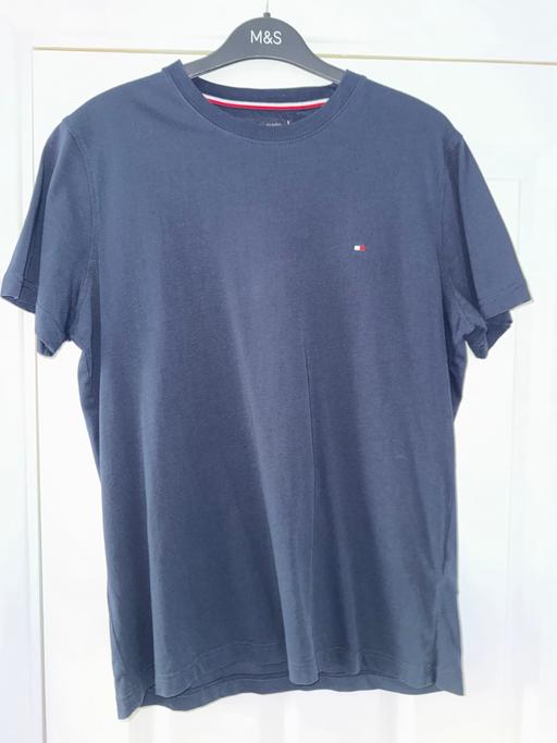  — Tommy Hilfiger T-Shirt Navy Blue Large 