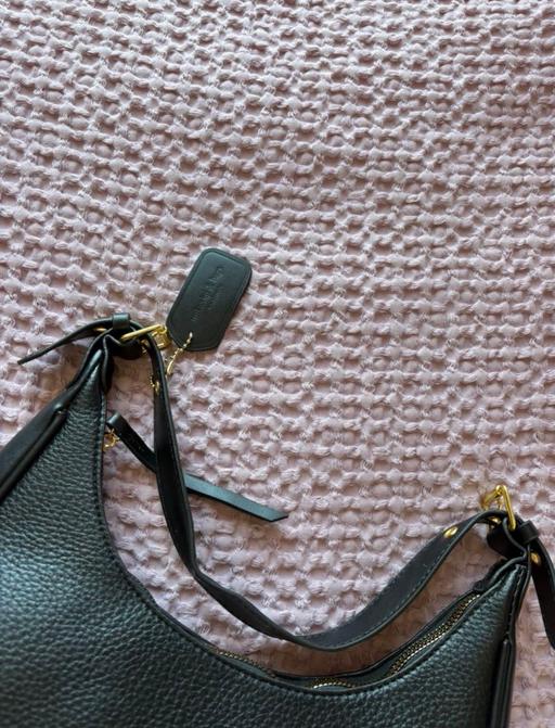  — vintage woman’s leather small shoulder bag