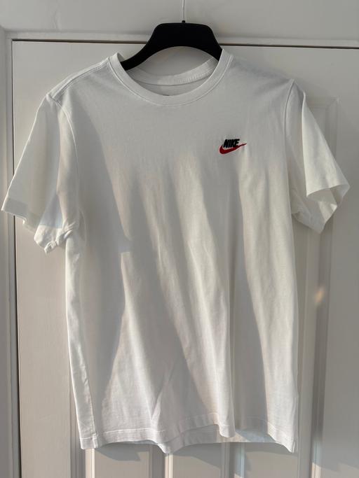  — Nike Club White T-Shirt Medium