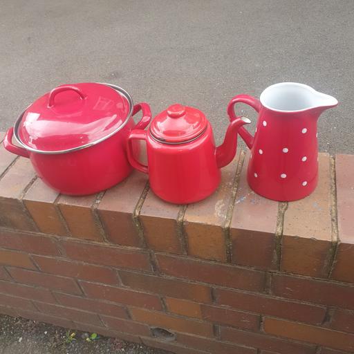Buy & Sell Pensnett Dudley - Photos for Red Enamel Cooking Pot & Kettle , Plus Jug.
