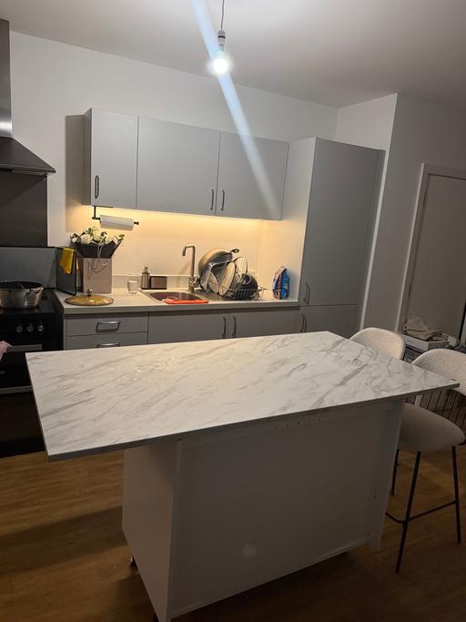Buy & Sell Barking Barking and Dagenham - Photos for B&Q Island plus 2 bar stools