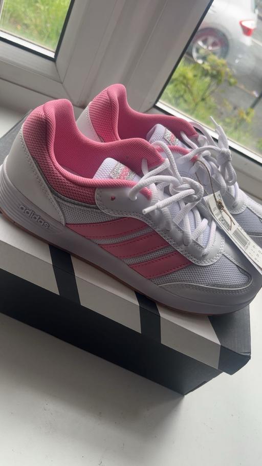  — New Girls trainers!! Size 4