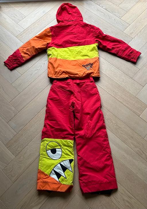  — Full snow suit, trouser and ski jacket