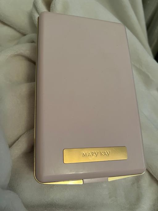  — Make Up Box