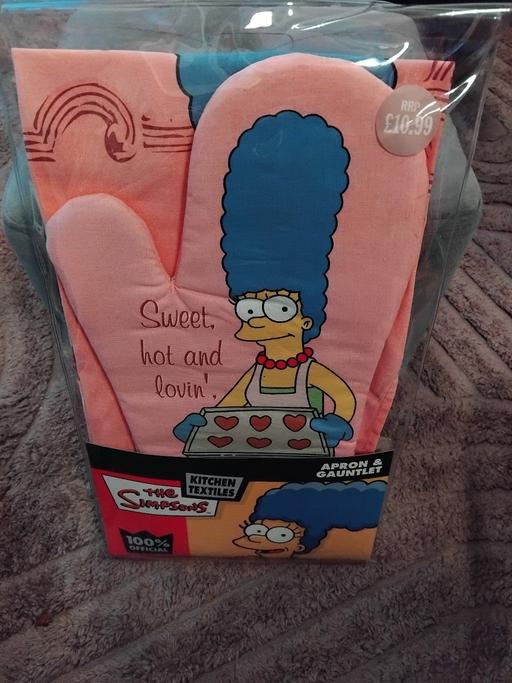 Buy & Sell Bushbury Wolverhampton - Photos for simpsons apron and oven gloves