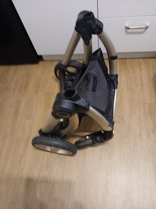  — Egg2 pram and travel system