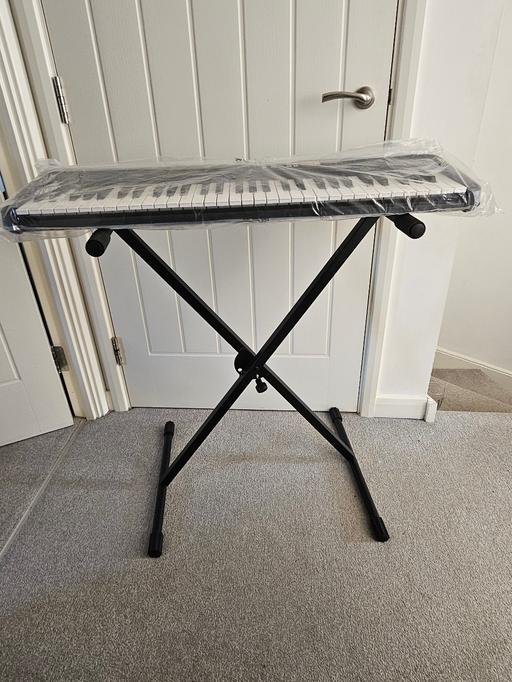  — Yamaha digital keyboard and stand