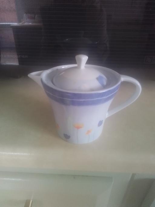 Buy & Sell Aldridge Walsall - Photos for LITTLE POT WITH LID