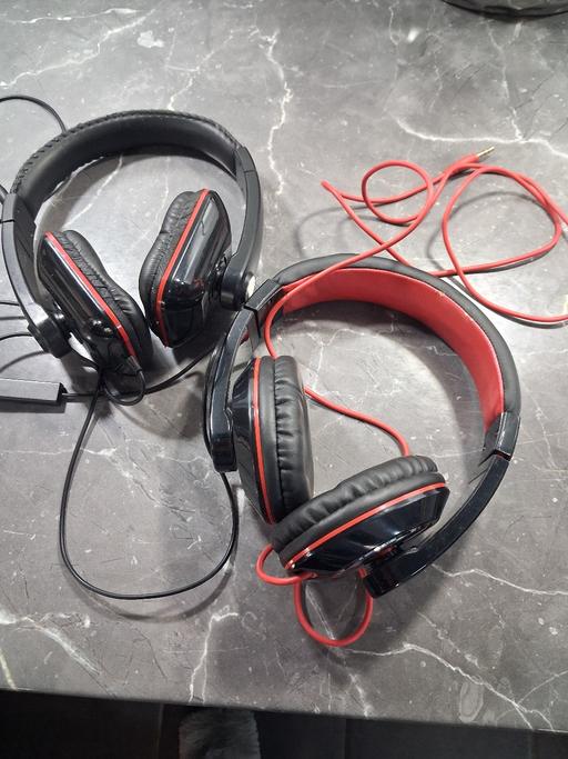  — Head Phones