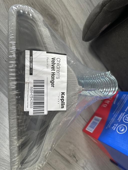 Buy & Sell Wolverhampton West Midlands - Photos for Pack of 20 velvet hangers