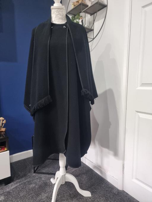  — ladies Cape