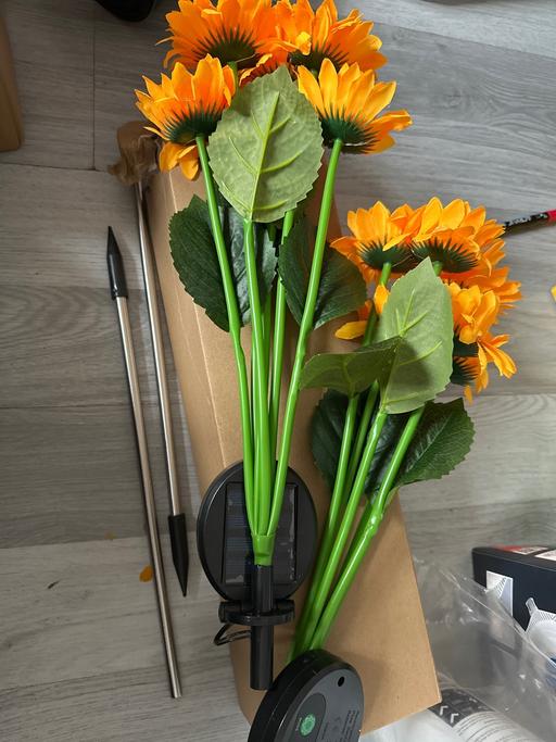 Buy & Sell Oxley Wolverhampton - Photos for Pair of sunflower solar lights