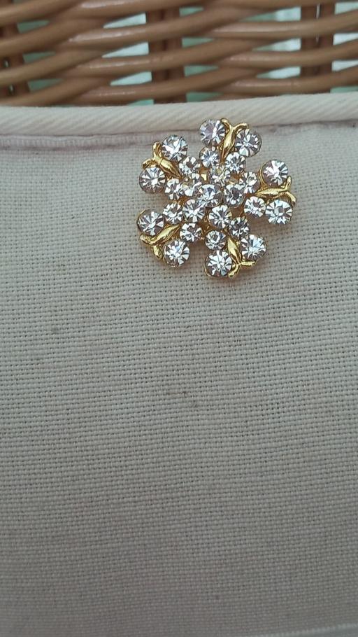  — vintage brooch