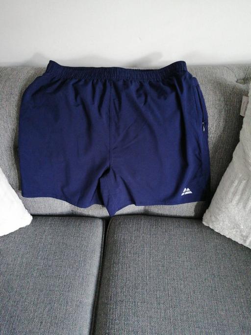  — Men's shorts size *M*