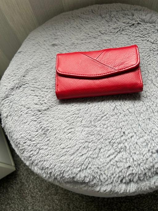  — Small purse