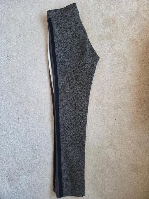  — leggings