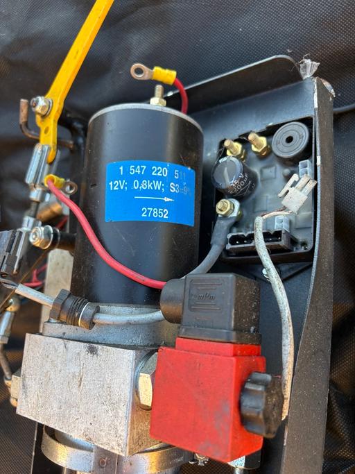  — 6 x hydraulic power packs and pumps
