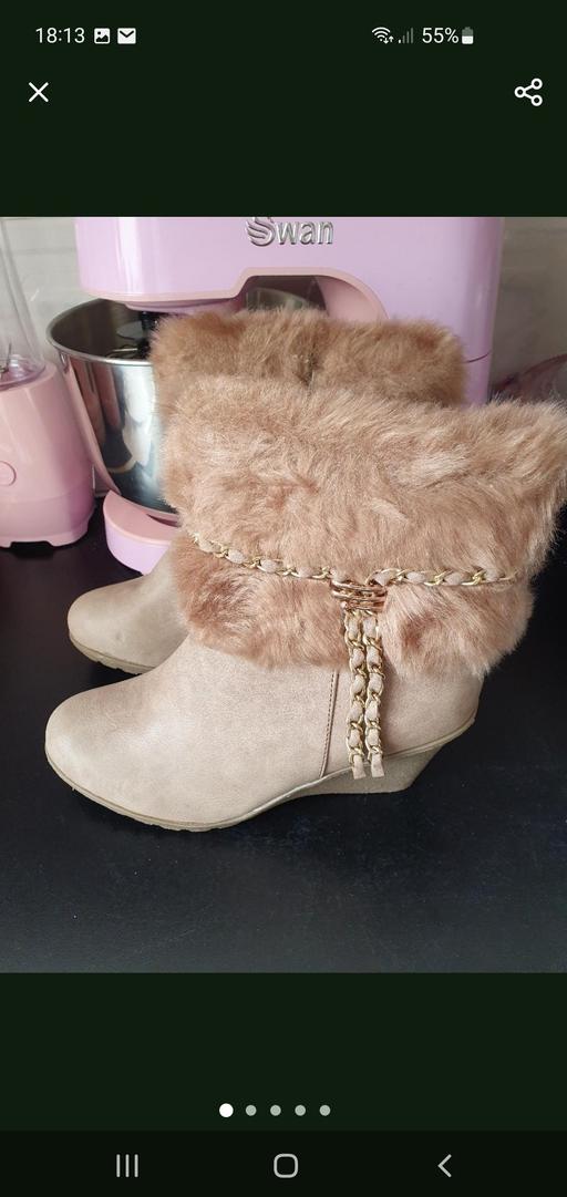  — ladies fur trim boots NEW