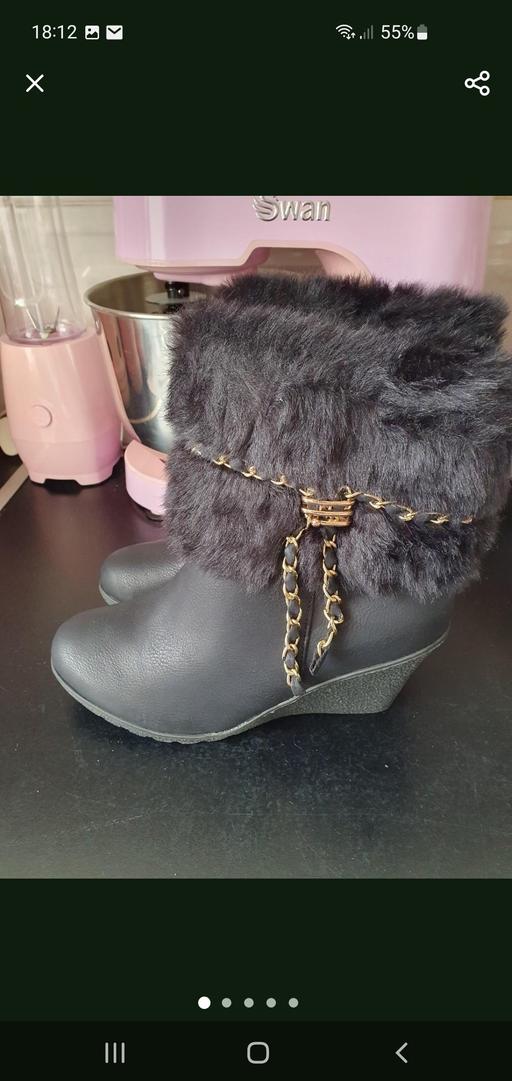  — ladies fur trim boots NEW
